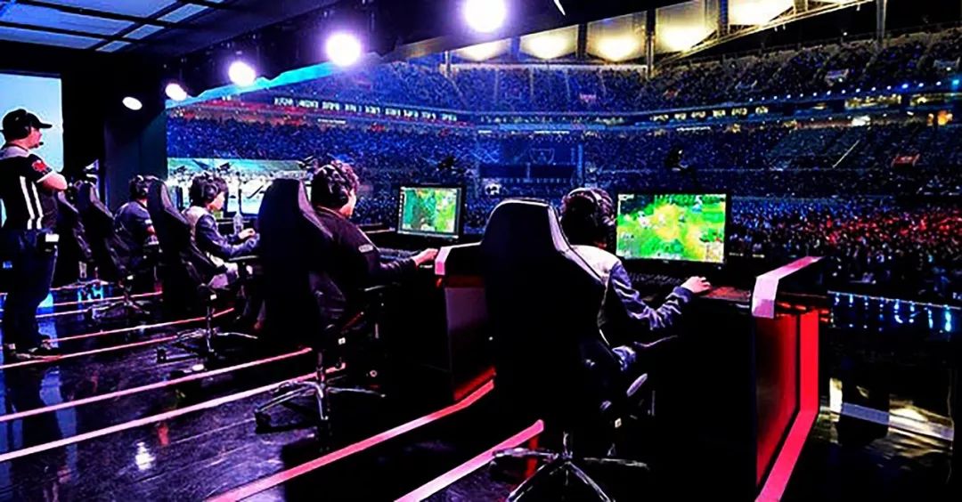 在压力下的 在压力下的